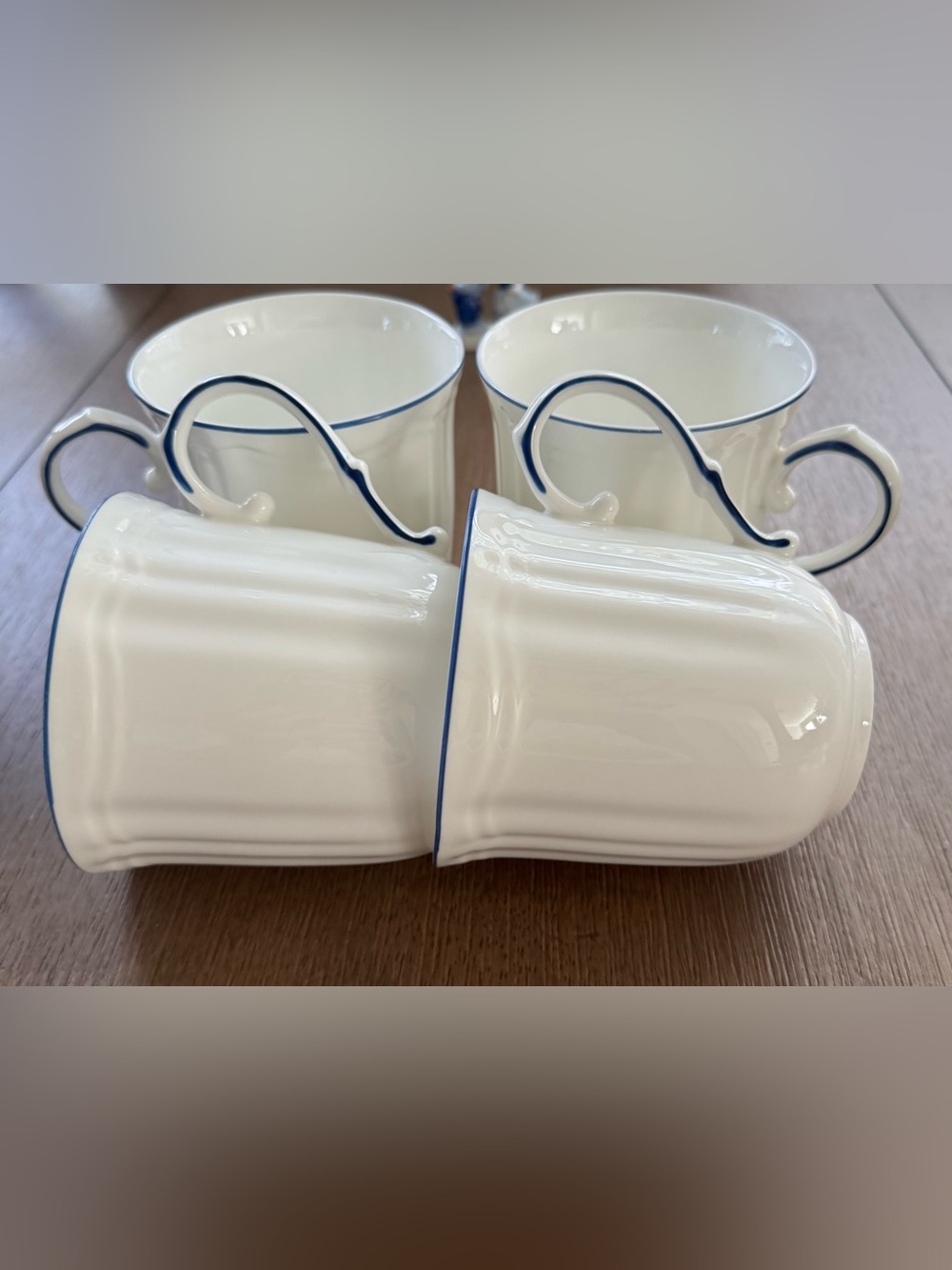 HARPER. A set of 4 high-quality Fine Bone China mugs by HARPER. They feature a m